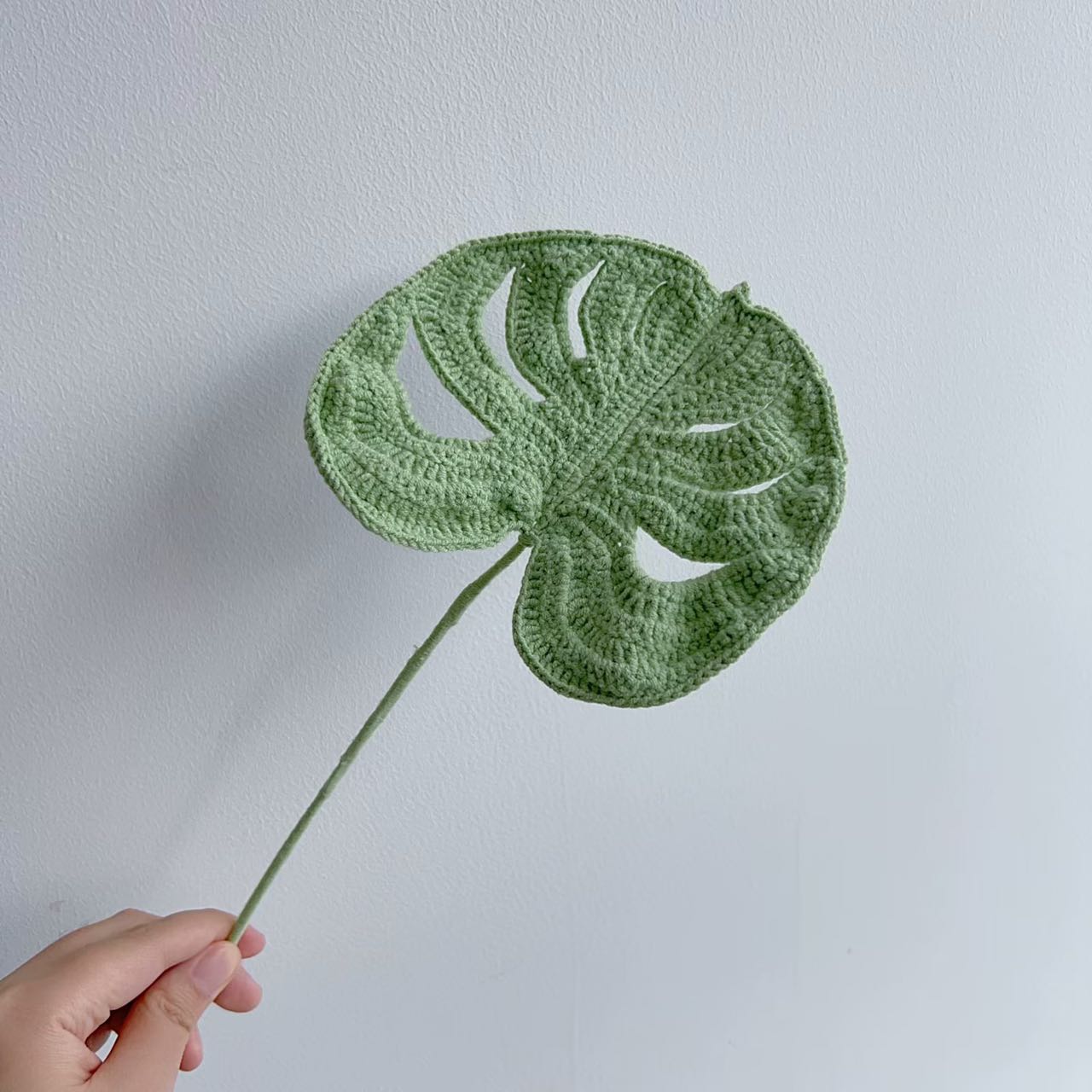 free monstera leaf crochet pattern Lilyrosy Crochet monstera leaf patterns with step by step video tutori – Lilyrosy LLC