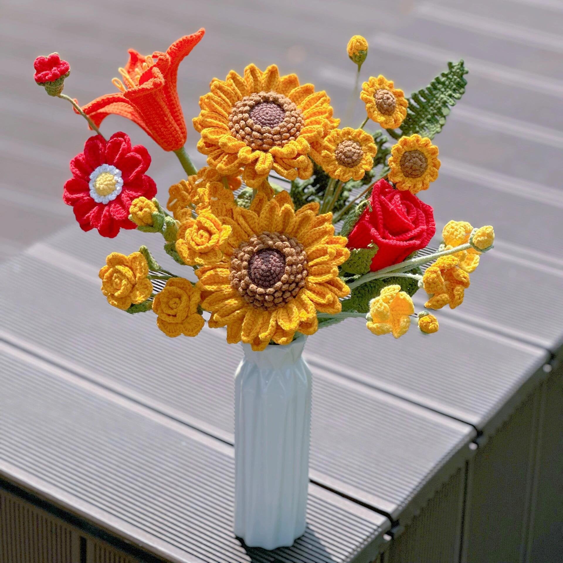 Lilyrosy Crochet flowers in vase