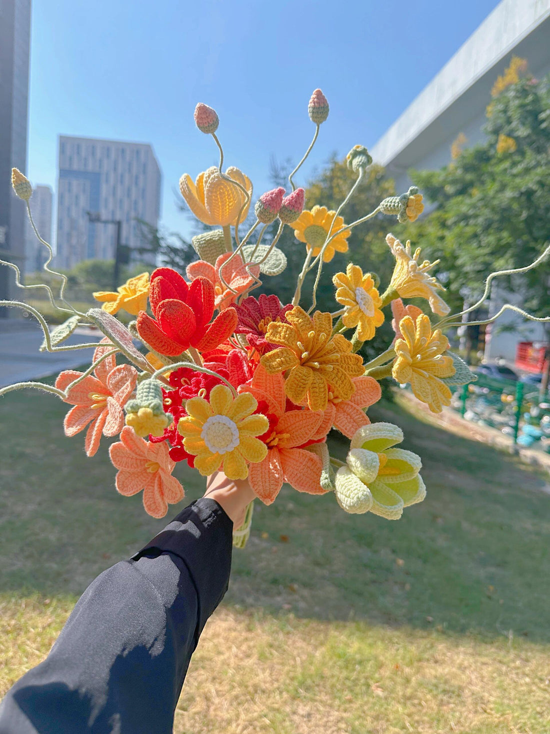 Lilyrosy Crochet flowers in vase