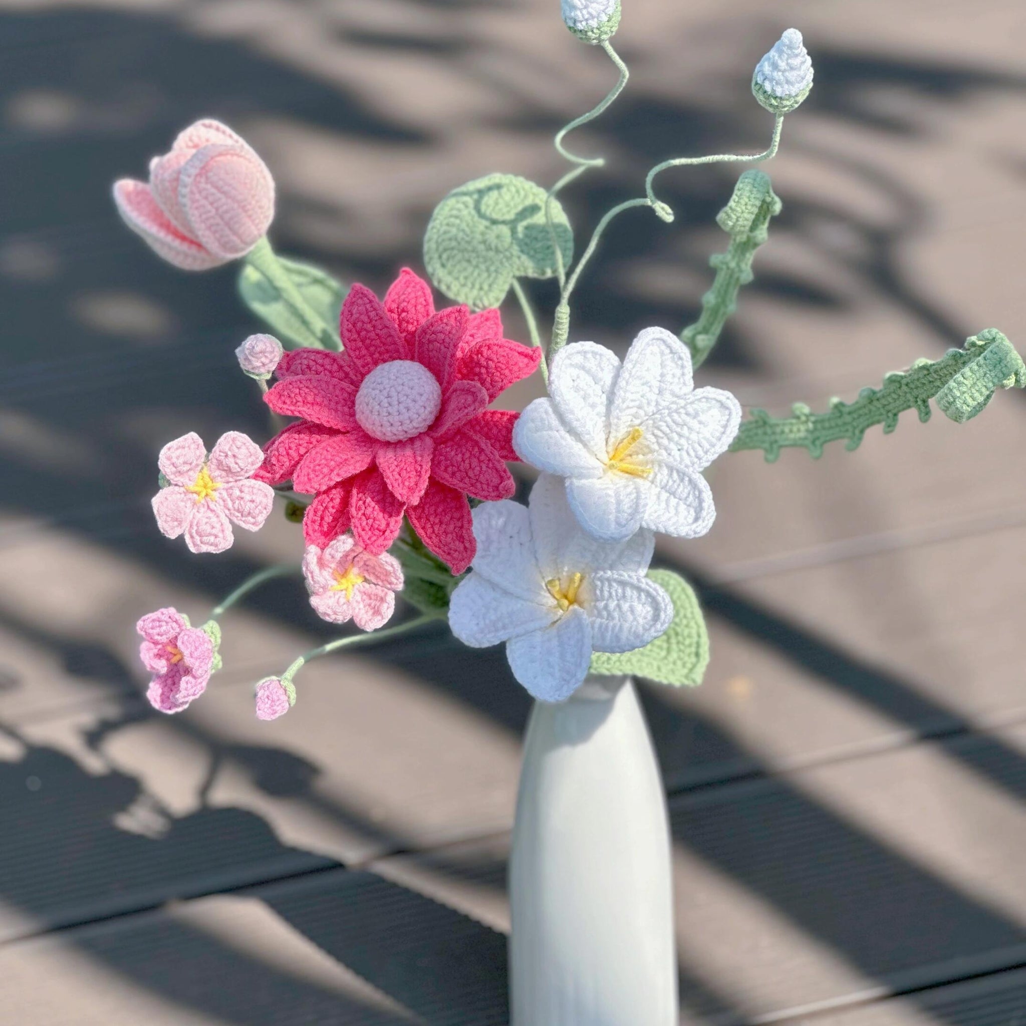 Lilyrosy Crochet flowers in vase，home decor