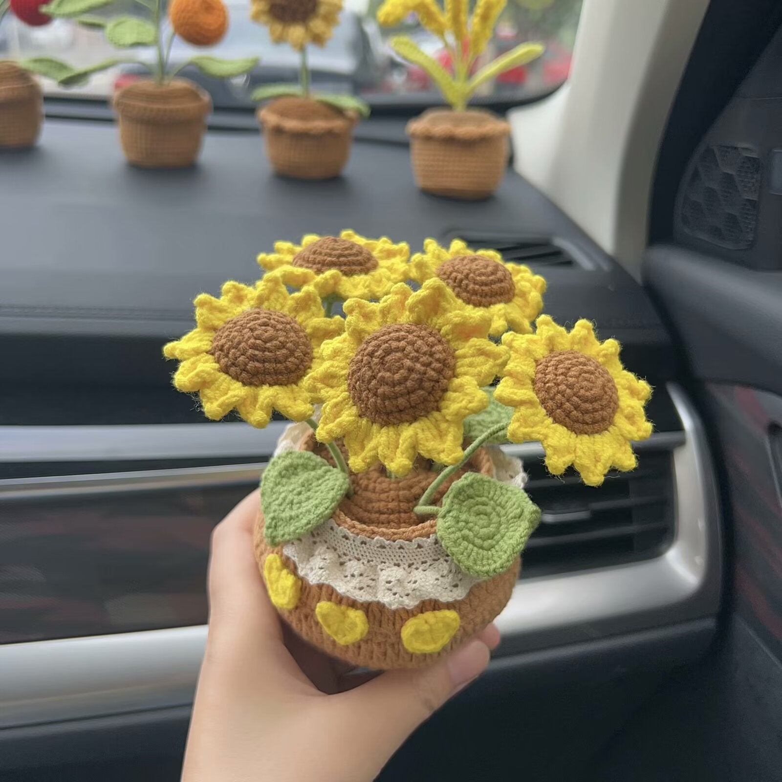 Macetas de girasoles de ganchillo, decoración del tablero del coche, decoración de la oficina